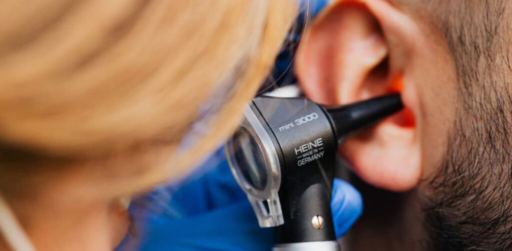 5 reasons why you should visit an audiologist for hearing aids main 11 24 16 211796