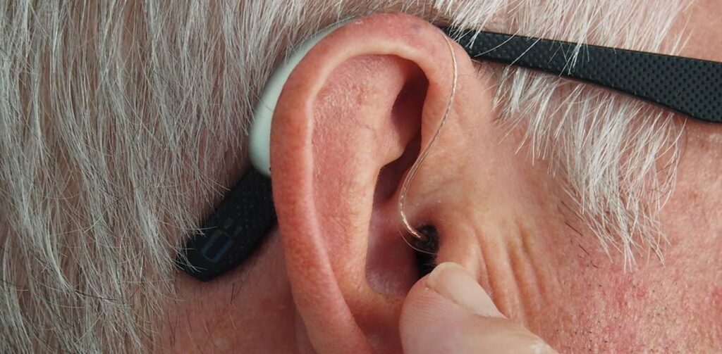 behind the ear hearing aids 15 55 11 443210