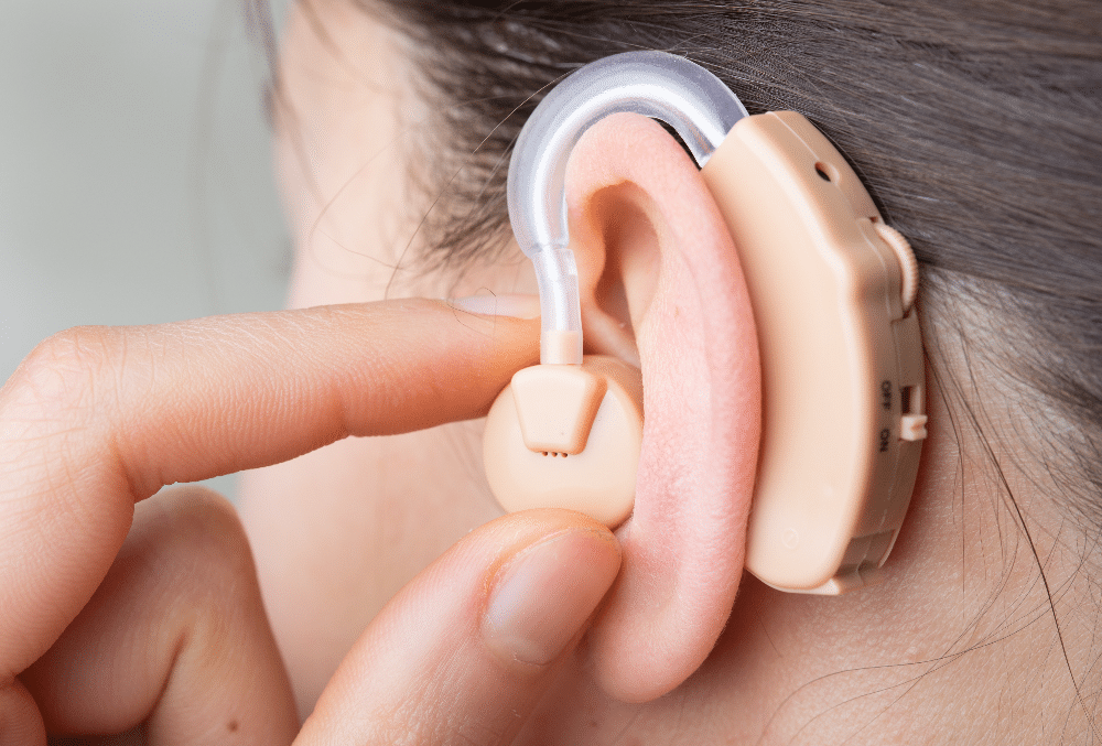 behind-the-ear-hearing-aid-1000x677